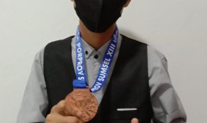 Orlando Lova, Atlet Billiard dari kontingen Kabupaten Muara Enim Pada Porpov Sumatera Selatan yang dilaksanakan di OKU Selatan Turun dengan pertandingan kategori Bola 10 Berhasil Raih Peringkat 3
