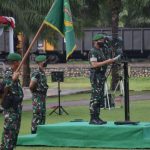 Pangdam 2 Sriwijaya Mayjen TNI Agus Suhardi saat memberikan arahan kepada prajurit TNI di Lapangan Upacara Batalyon 141/AYJP