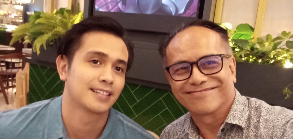 Ajun Perwira, Artis ganteng pemain sinetron di SCTV membuka usaha Cafe yang diberi nama Hello Friend