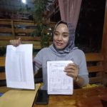 Bertempat di restoran Tungkuw Muara Enim, Karla selaku Humas & Legal PT ICP sedang melakukan konferensi pers terkait permasalahan kerjasama kontrak dengan PT UN