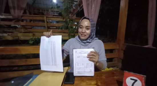 Bertempat di restoran Tungkuw Muara Enim, Karla selaku Humas & Legal PT ICP sedang melakukan konferensi pers terkait permasalahan kerjasama kontrak dengan PT UN