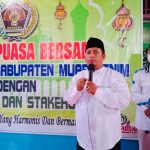 Ketua PWI Kabupaten Muara Enim Al Azhar sedang memberikan sambutan dan membuka acara Buka Puasa Bersama yang digelar di Rumah Jurnalis