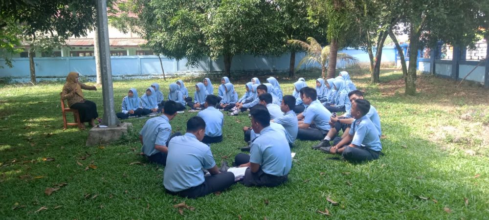 Laila Berharap pada Generasi sekarang untuk menguasai Ilmu Tehnologi digital, semoga apa yang diajarkan pada Siswa kelas XII IPS sangat bermanfaat