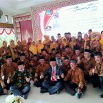 Ketua PWRI Muara Enim H Zulkifli beserta anggota tampak berfoto bersama dengan Pj Sekda dan Asisten Kabupaten Muara Enim H. Riswandar dan H. Emran Tabrani