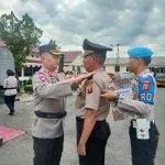 Bertempat di Markas Kepolisian Resort Lahat, Kapolres Lahat AKBP Eko Sumaryanto, S.I.K Pimpin upacara kenaikan pangkat pengabdian