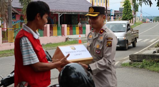 Bansos yang didistribusikan merupakan wujud perhatian dan kepedulian Polri dalam hal ini Polres Lahat pada tukang ojek dan sopir angkot yang terdampak kenaikan BBM