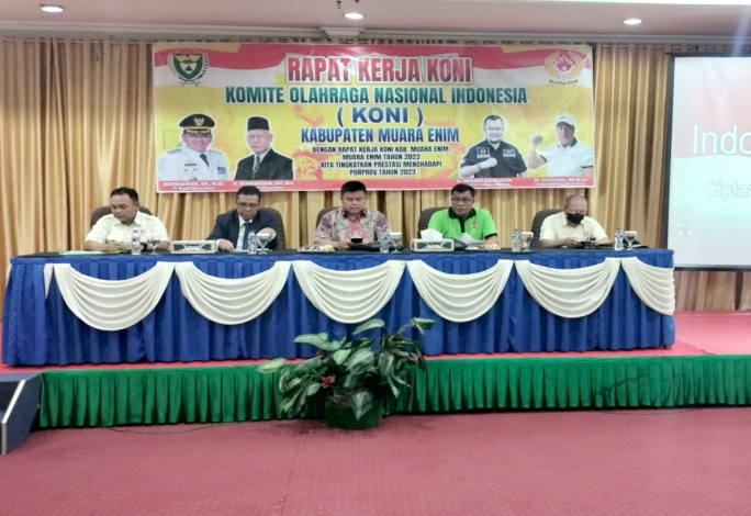 Ketua Panitia Raker H. Yandra Iskandar, Sekretaris KONI Sumsel Suparman Roman, Kepala Dispora Kabupaten Muara Enim, Ketua KONI Muara Enim M. Candra serta dari Porsiba PTBA Sugandhi