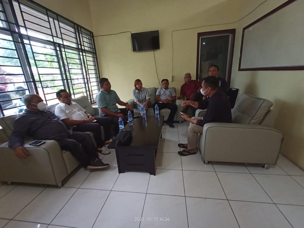 Tim SMSI diterima oleh Ketua PWI Sumut, Farianda Putra Sinik. Dalam pertemuan itu, Ketua SMSI Sumut, Zulfikar Tanjung, didampingi Sekretaris Erris J Napitupulu. (foto : Doc. SMSI Sumut)