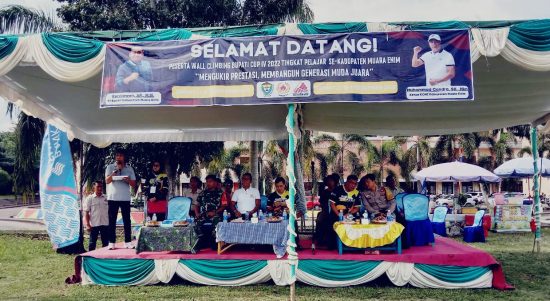 Kejuaraan Wall Climbing Bupati Cup FPTI 2022 tersebut di buka dan di hadiri langsung oleh Ketua KONI Kabupaten Muara Enim M Chandra SH yang didampingi Sekretaris Ridwan Noviar,dan Ketua Umum FPTI Kabupaten Muara Enim H Ari Purnama serta Tamu undangan lainnya.