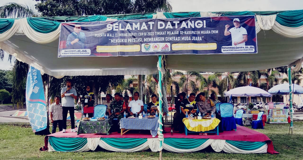 Kejuaraan Wall Climbing Bupati Cup FPTI 2022 tersebut di buka dan di hadiri langsung oleh Ketua KONI Kabupaten Muara Enim M Chandra SH yang didampingi Sekretaris Ridwan Noviar,dan Ketua Umum FPTI Kabupaten Muara Enim H Ari Purnama serta Tamu undangan lainnya.