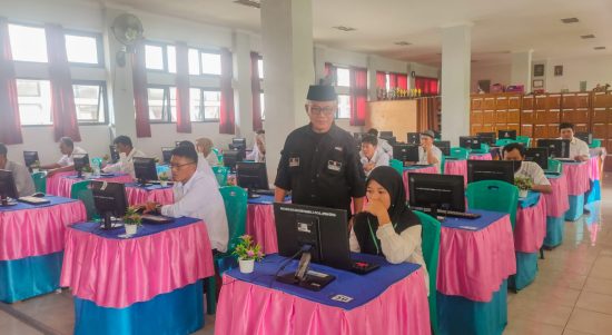 Pelaksanaan tes Computer Assisted Test (CAT) rekrutmen Panwaslu Kecamatan se-kabupaten Muaraenim, Sabtu -Minggu (15-16/10/2022), di SMKN 1 Muaraenim.