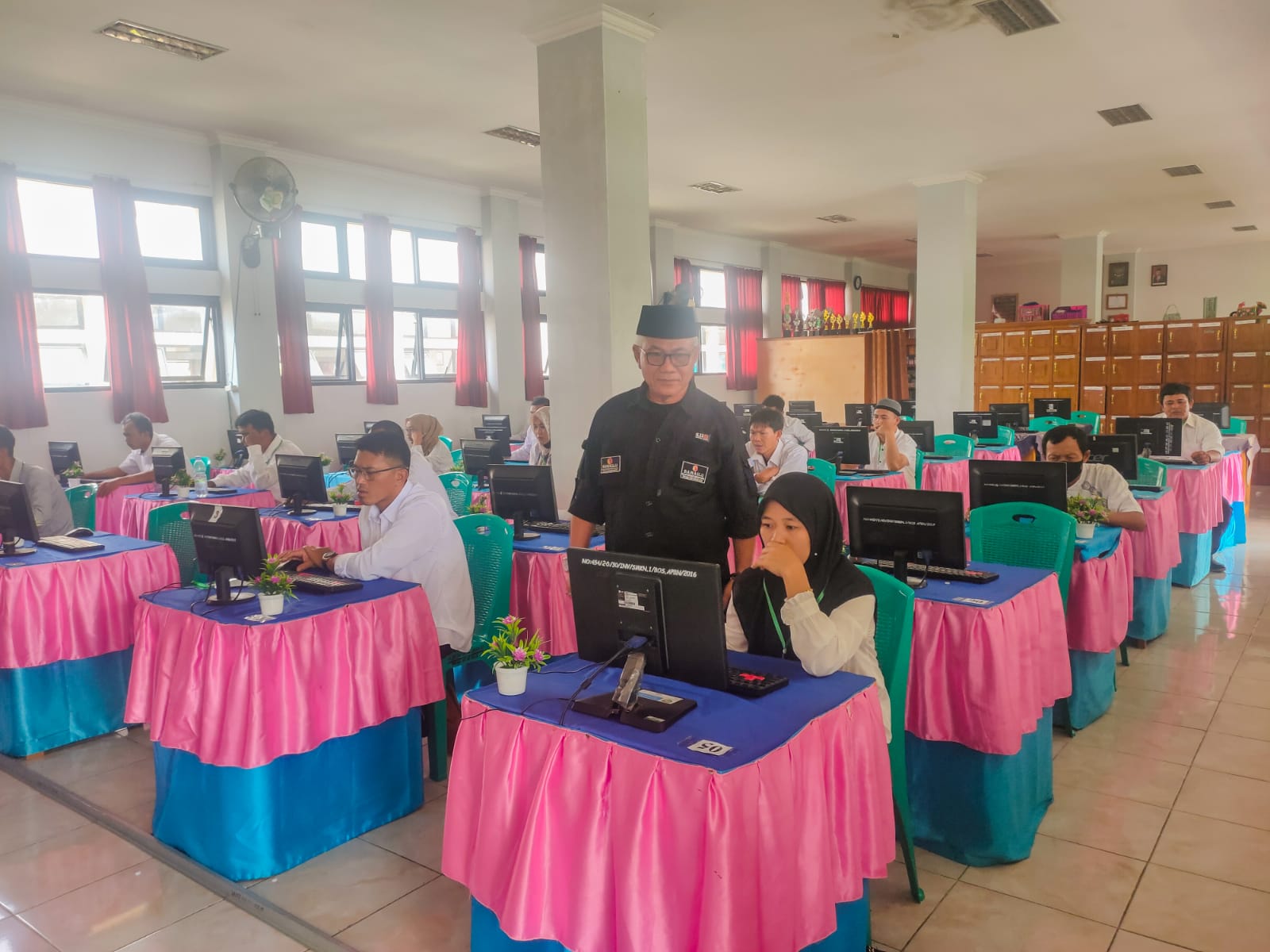Pelaksanaan tes Computer Assisted Test (CAT) rekrutmen Panwaslu Kecamatan se-kabupaten Muaraenim, Sabtu -Minggu (15-16/10/2022), di SMKN 1 Muaraenim.