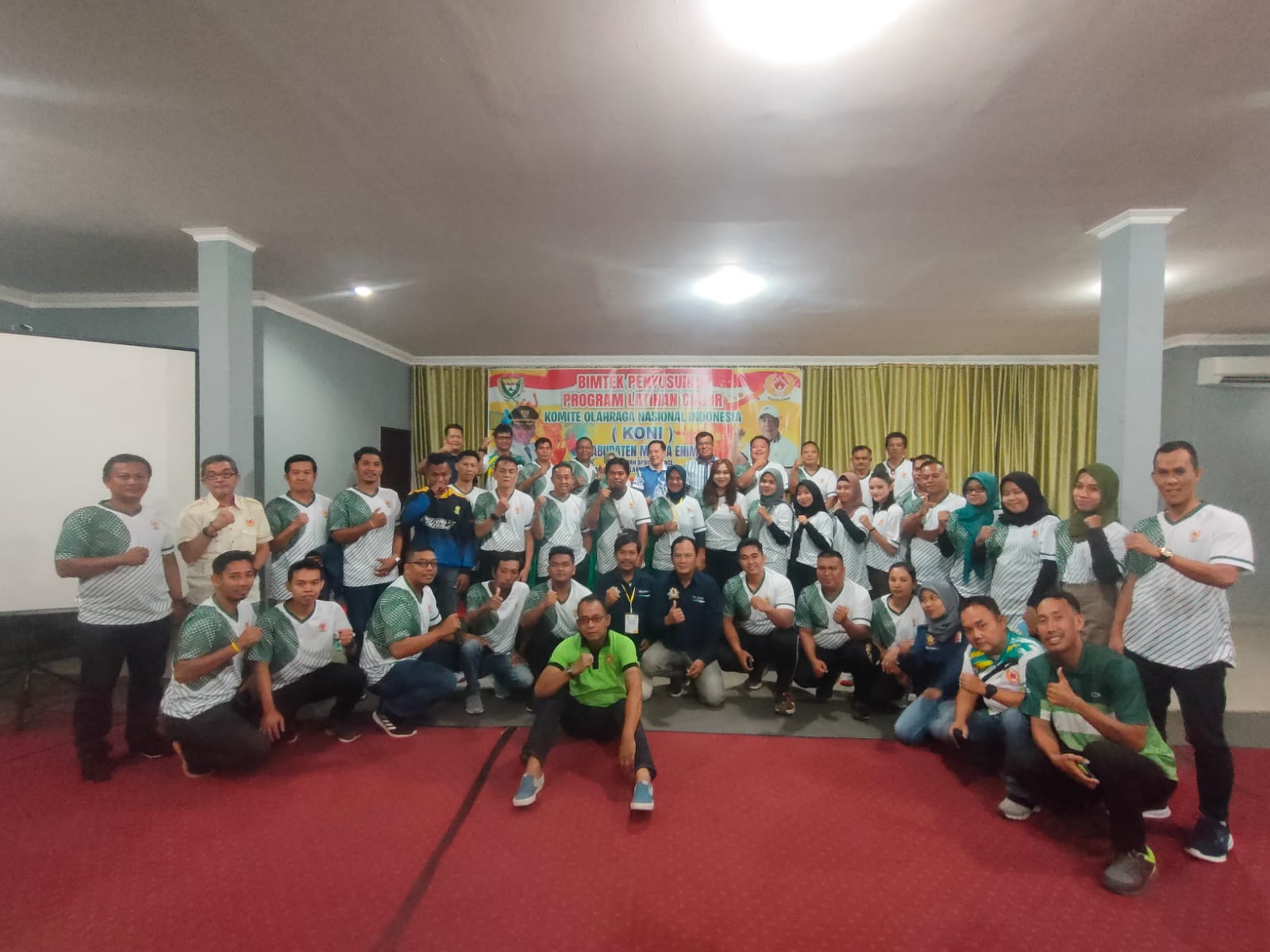 Kegiatan Bimtek KONI yang dilangsungkan selama tiga hari di Hotel Griya Serasan Sekundang Muara Enim secara resmi ditutup oleh M Chandra selaku Ketua KONI Kabupaten