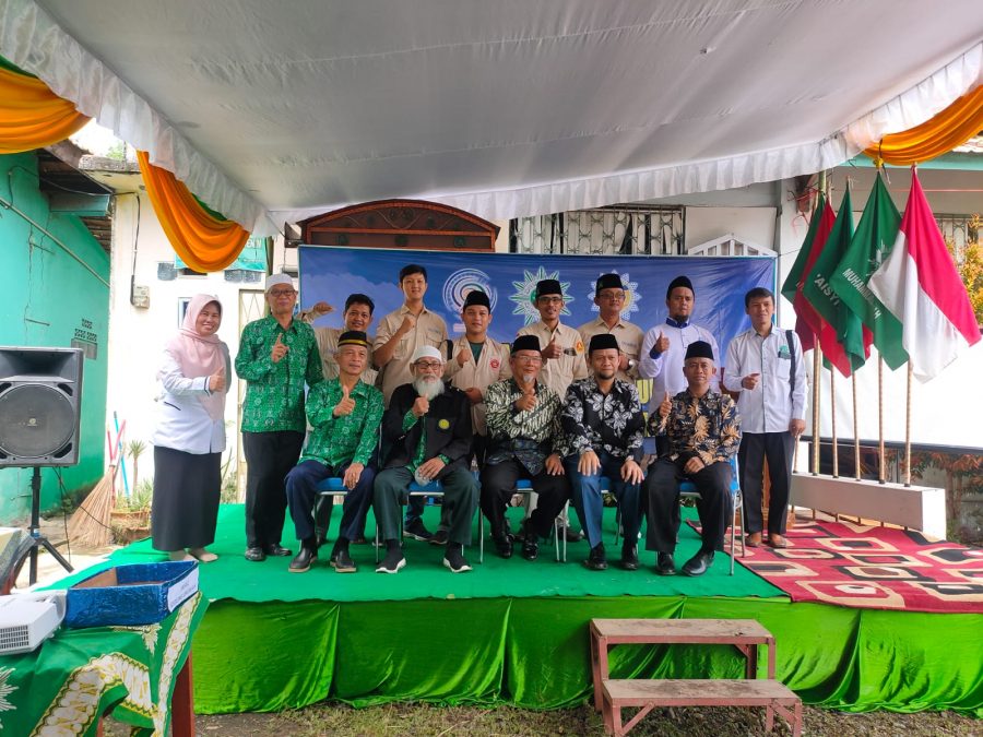 Angkatan Muda Muhammadiyah Muara Enim foto bersama Pimpinan Muhammadiyah Sumsel dan Muara Enim 