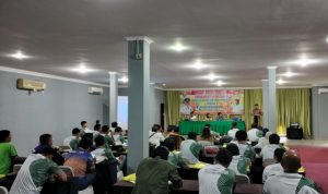Kepala Dispora Muara Enim Syaripudin sedang memberikan sambutan sekaligus membuka acara Bimtek Cabor KONI Muara Enim di Hotel Griya Serasan Sekundang Muara Enim